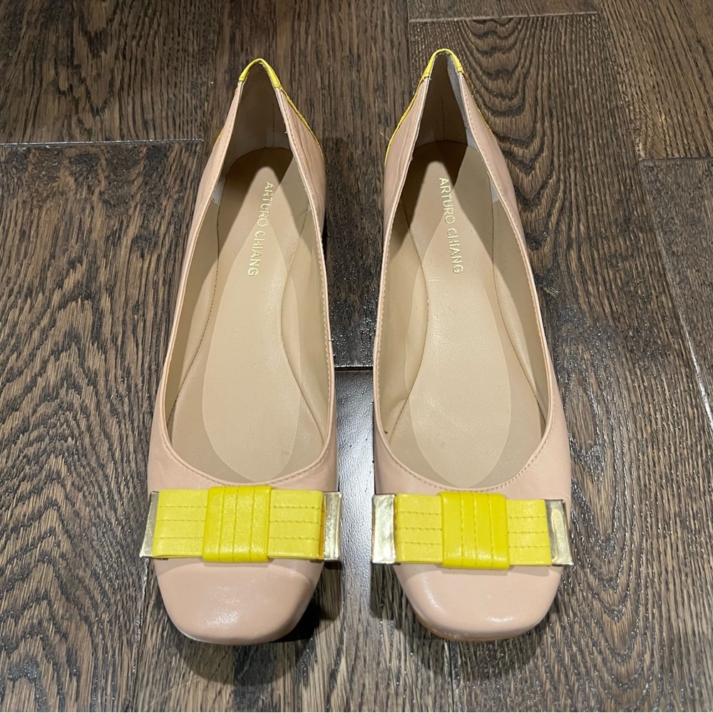 Arturo Chiang Flats, Vintage Style, Leather Yellow And Beige, Size 9.